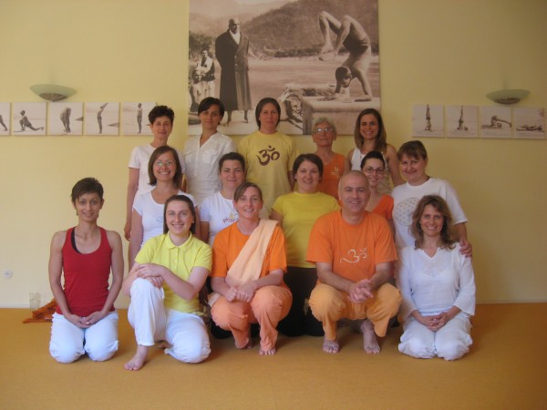 2010 június 25 és 27-e között a Sivánanda Jóga Védanta szervezet meghívására 12-en (mint az Apostolok) Bécsben jártunk.